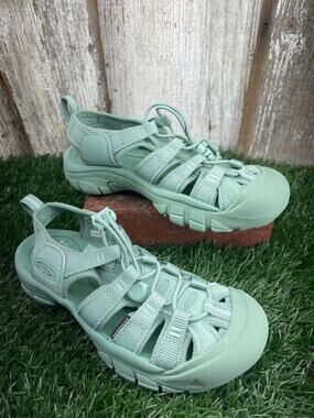 KEEN Women's Newport H2 Water Sandal Monochrome Granite Green Women's 5.5